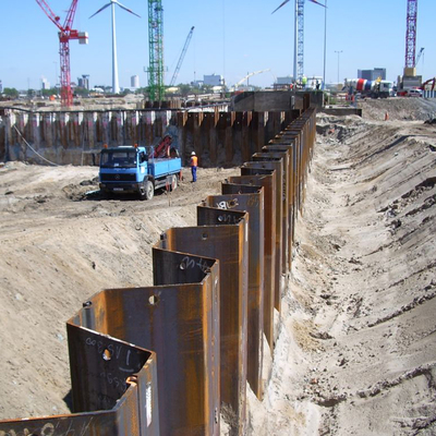 L'épaisseur de la pile de tôles galvanisées varie selon les projets de construction