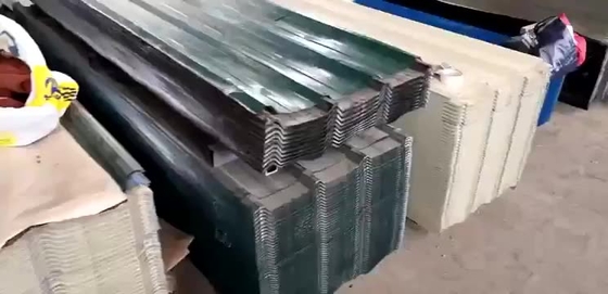 La feuille Aluzinc de toiture du Galvalume Az150 a enduit le Gi ridé 0.15mm