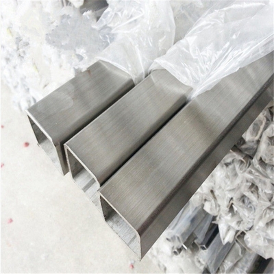 Tuyauterie inoxydable rectangulaire de tuyau d'acier, tuyau sans couture solides solubles 304 de 1Mm Astm
